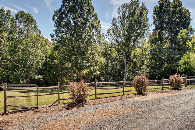 2227 Tot Hill Farm Road, Asheboro, NC 27205