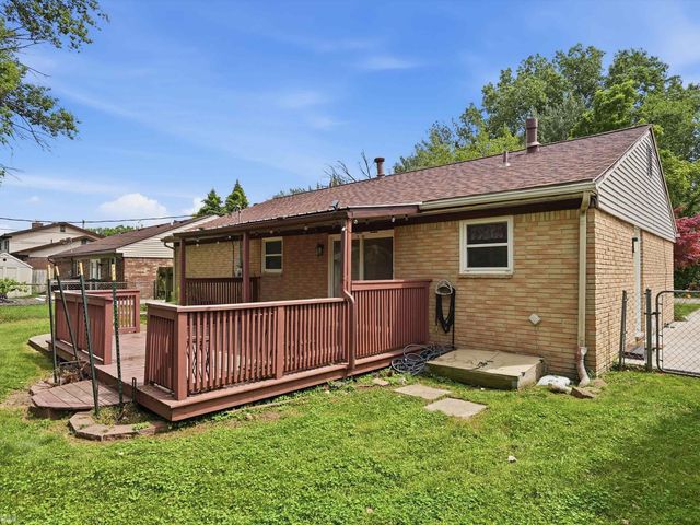15861 Coral Avenue, Clinton Township, MI 48035