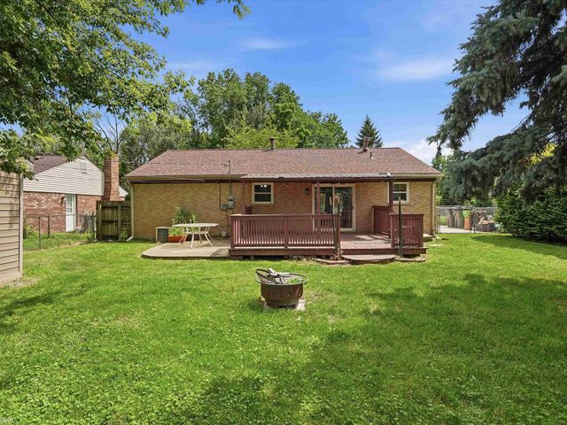 15861 Coral Avenue, Clinton Township, MI 48035