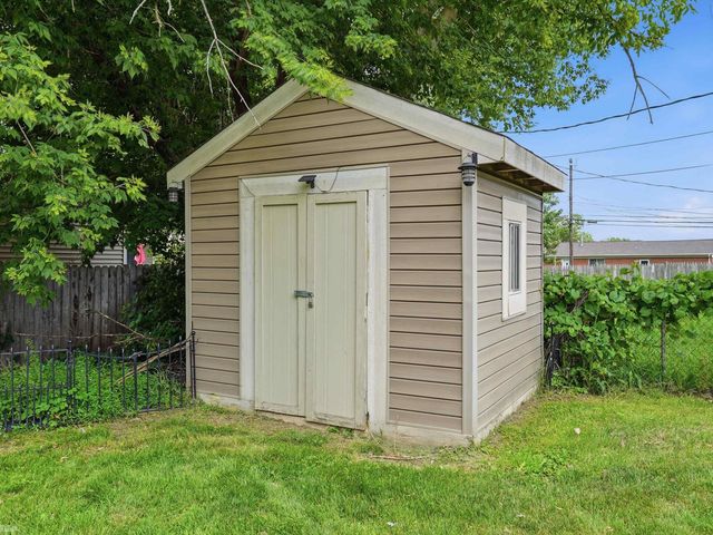 15861 Coral Avenue, Clinton Township, MI 48035