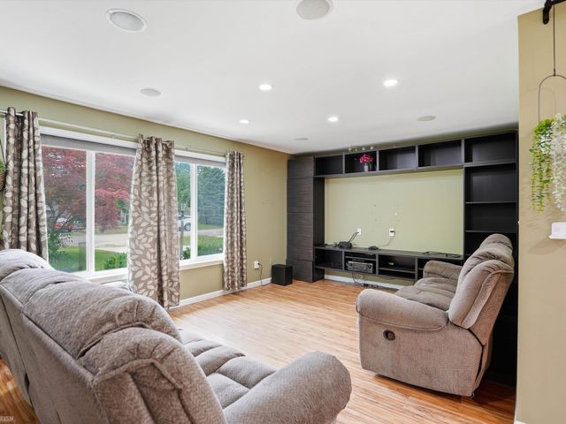 15861 Coral Avenue, Clinton Township, MI 48035