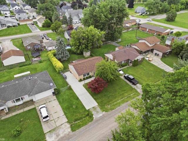 15861 Coral Avenue, Clinton Township, MI 48035