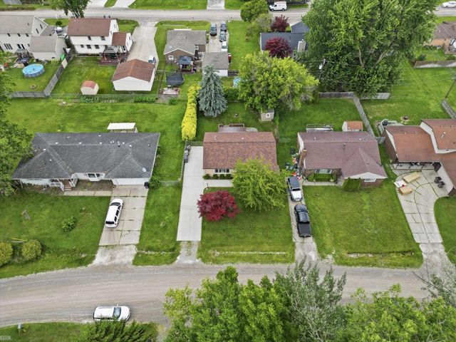 15861 Coral Avenue, Clinton Township, MI 48035