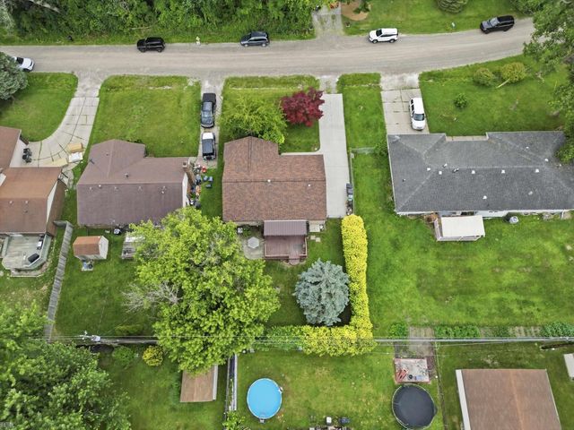 15861 Coral Avenue, Clinton Township, MI 48035