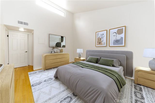10926 Bluffside Dr. 32, Studio City, CA 91604
