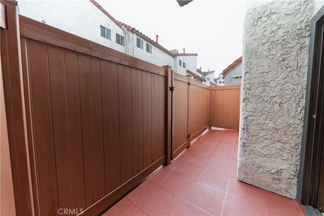 10926 Bluffside Dr. 32, Studio City, CA 91604