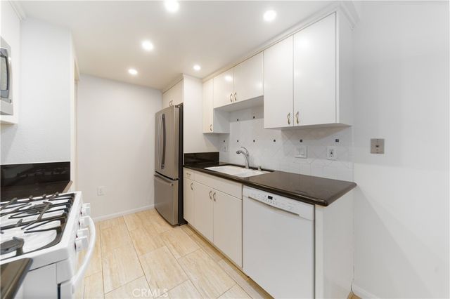 10926 Bluffside Dr. 32, Studio City, CA 91604