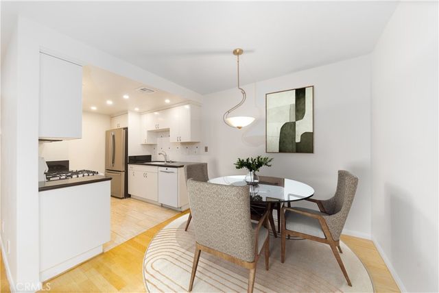 10926 Bluffside Dr. 32, Studio City, CA 91604