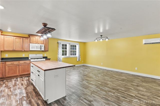 562 Hathaway Trail, Tipp City, OH 45371