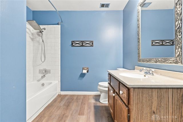 562 Hathaway Trail, Tipp City, OH 45371