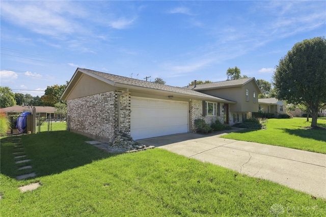 562 Hathaway Trail, Tipp City, OH 45371