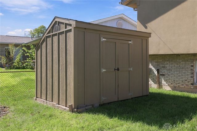 562 Hathaway Trail, Tipp City, OH 45371