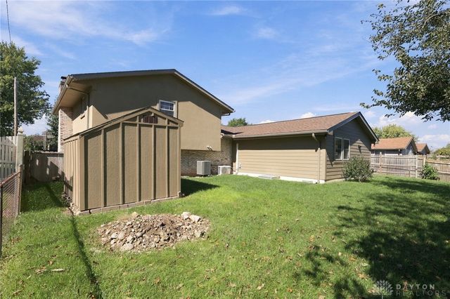 562 Hathaway Trail, Tipp City, OH 45371