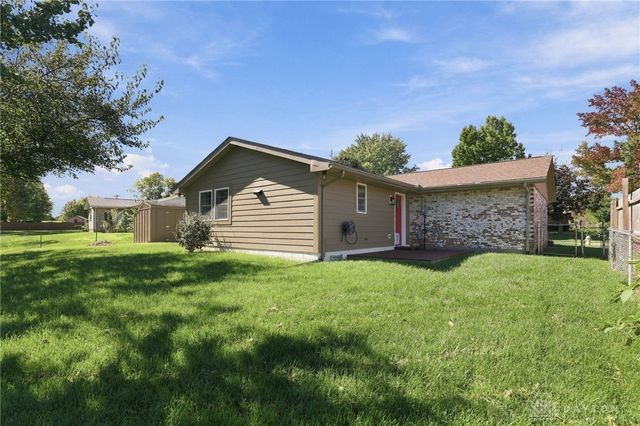 562 Hathaway Trail, Tipp City, OH 45371