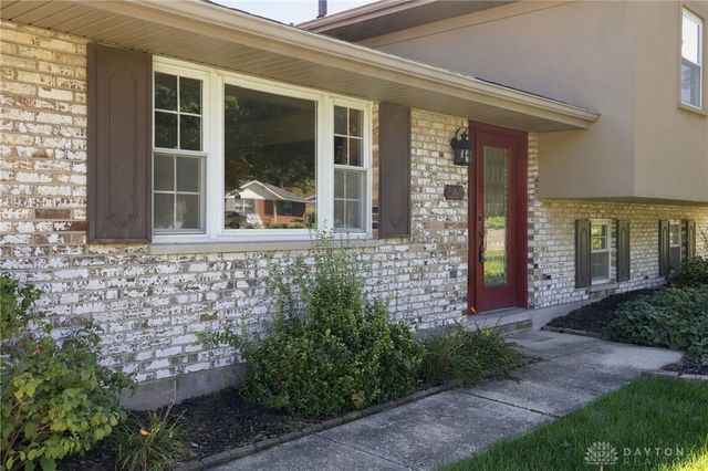 562 Hathaway Trail, Tipp City, OH 45371