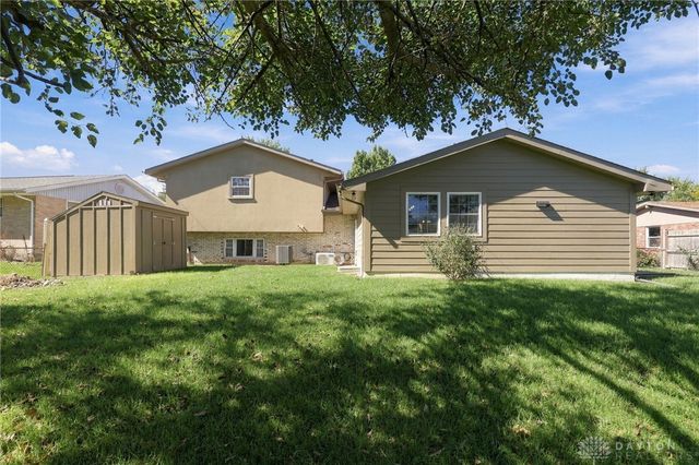 562 Hathaway Trail, Tipp City, OH 45371