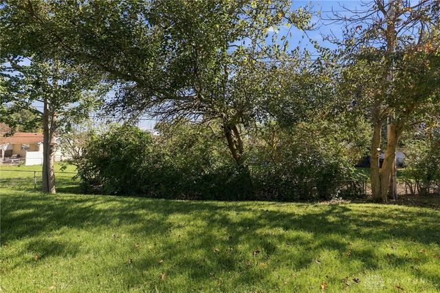 562 Hathaway Trail, Tipp City, OH 45371