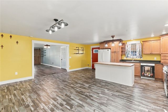 562 Hathaway Trail, Tipp City, OH 45371
