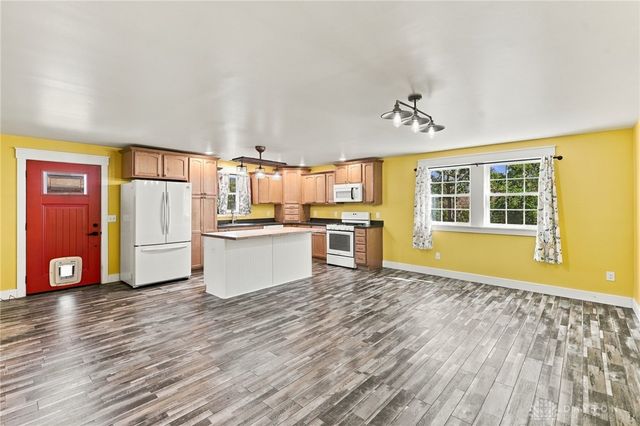 562 Hathaway Trail, Tipp City, OH 45371