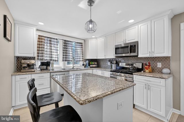 20 W PEARL ST, Burlington, NJ 08016