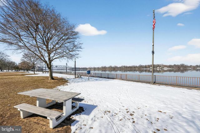 20 W PEARL ST, Burlington, NJ 08016