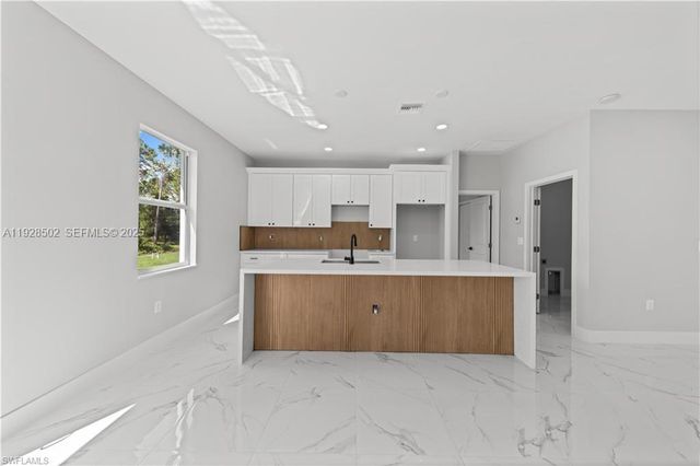 1111 DUTCHESS ST E, Lehigh Acres, FL 33974