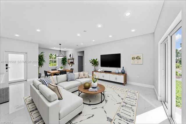 1111 DUTCHESS ST E, Lehigh Acres, FL 33974