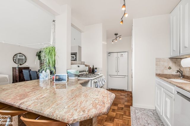 2500 Johnson Ave Apt 5F, New York City, NY 10463