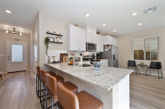 2249 Comstock Ln, Lincoln, CA 95648