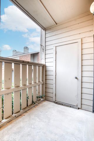 9600 Royal Lane 302, Dallas, TX 75243