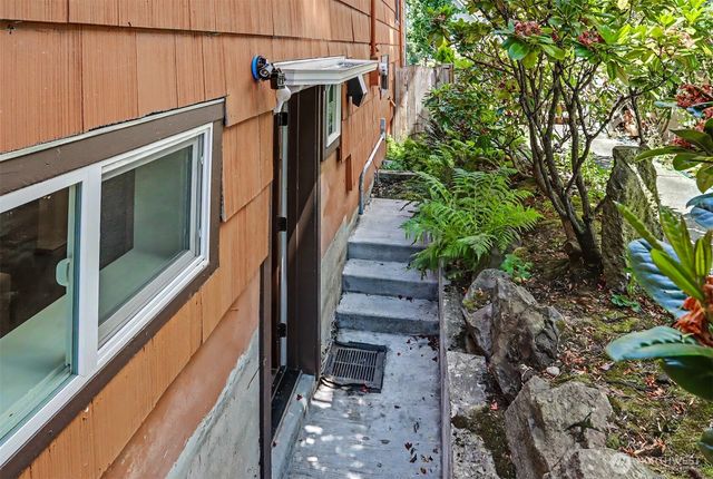 4317 Phinney Avenue N, Seattle, WA 98103