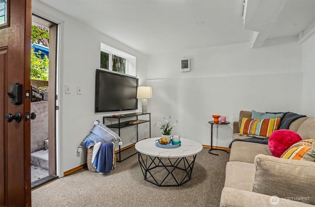 4317 Phinney Avenue N, Seattle, WA 98103