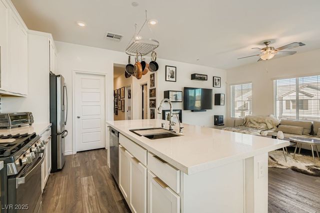 275 Callen Falls Avenue 2125, Henderson, NV 89011