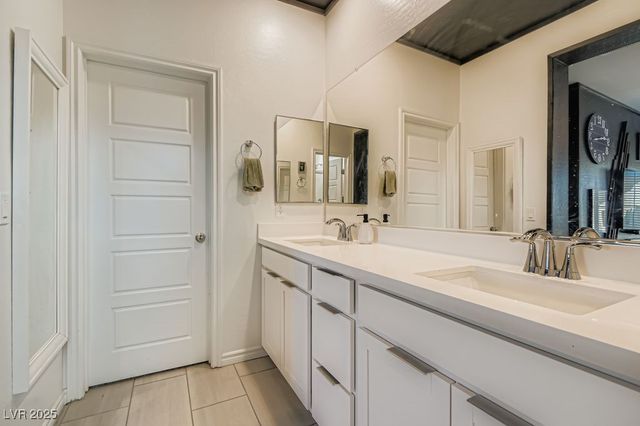 275 Callen Falls Avenue 2125, Henderson, NV 89011