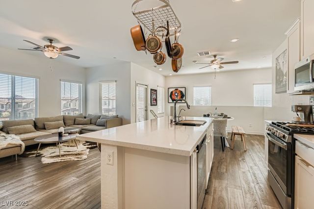 275 Callen Falls Avenue 2125, Henderson, NV 89011