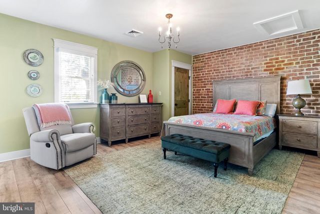 102 ENCKS MILL RD, Carlisle, PA 17015