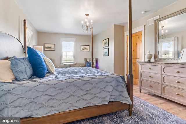 102 ENCKS MILL RD, Carlisle, PA 17015