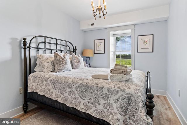 102 ENCKS MILL RD, Carlisle, PA 17015