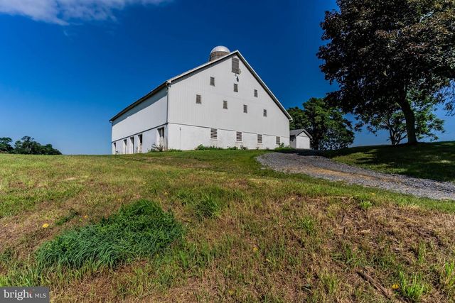 102 ENCKS MILL RD, Carlisle, PA 17015