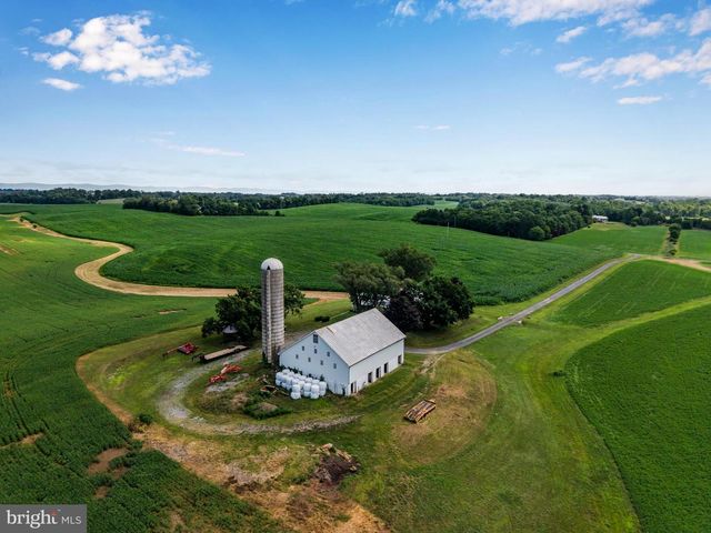 102 ENCKS MILL RD, Carlisle, PA 17015