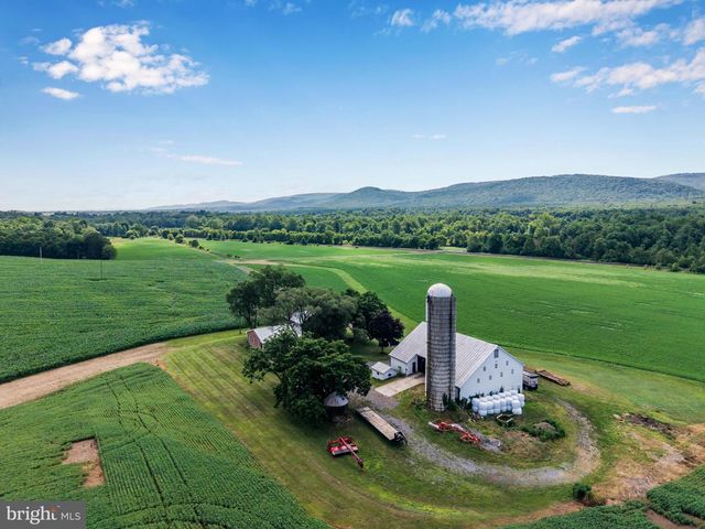 102 ENCKS MILL RD, Carlisle, PA 17015