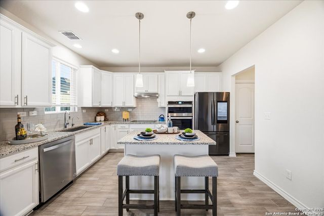 631 Ridgehorn Dr, New Braunfels, TX 78130