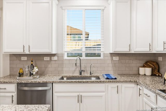 631 Ridgehorn Dr, New Braunfels, TX 78130