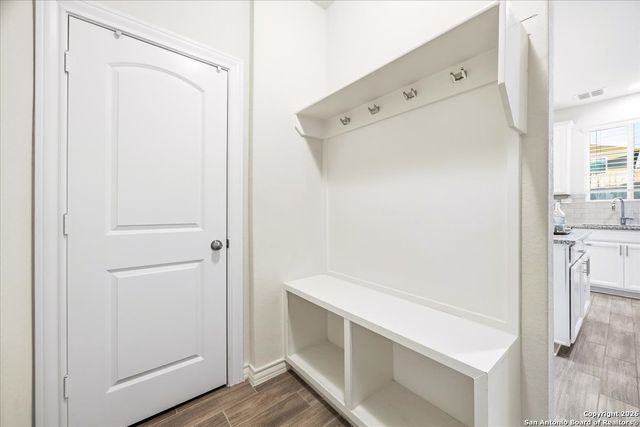 631 Ridgehorn Dr, New Braunfels, TX 78130