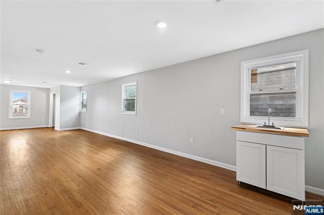 543 N Grove Street, East Orange, NJ 07017