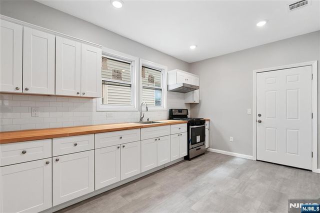 543 N Grove Street, East Orange, NJ 07017