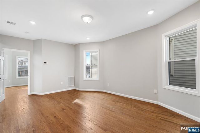 543 N Grove Street, East Orange, NJ 07017