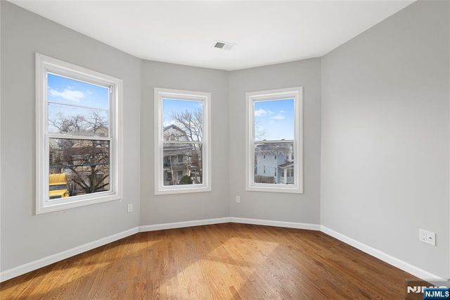 543 N Grove Street, East Orange, NJ 07017