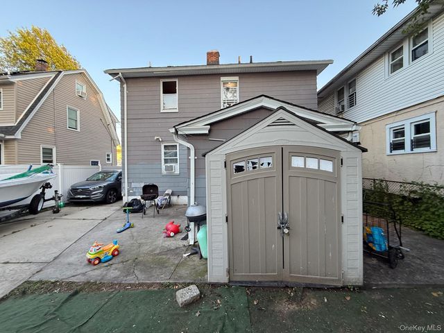 25 Webb Avenue, Hempstead, NY 11550