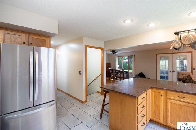 1002 Oak Terrace Drive, North Mankato, MN 56003